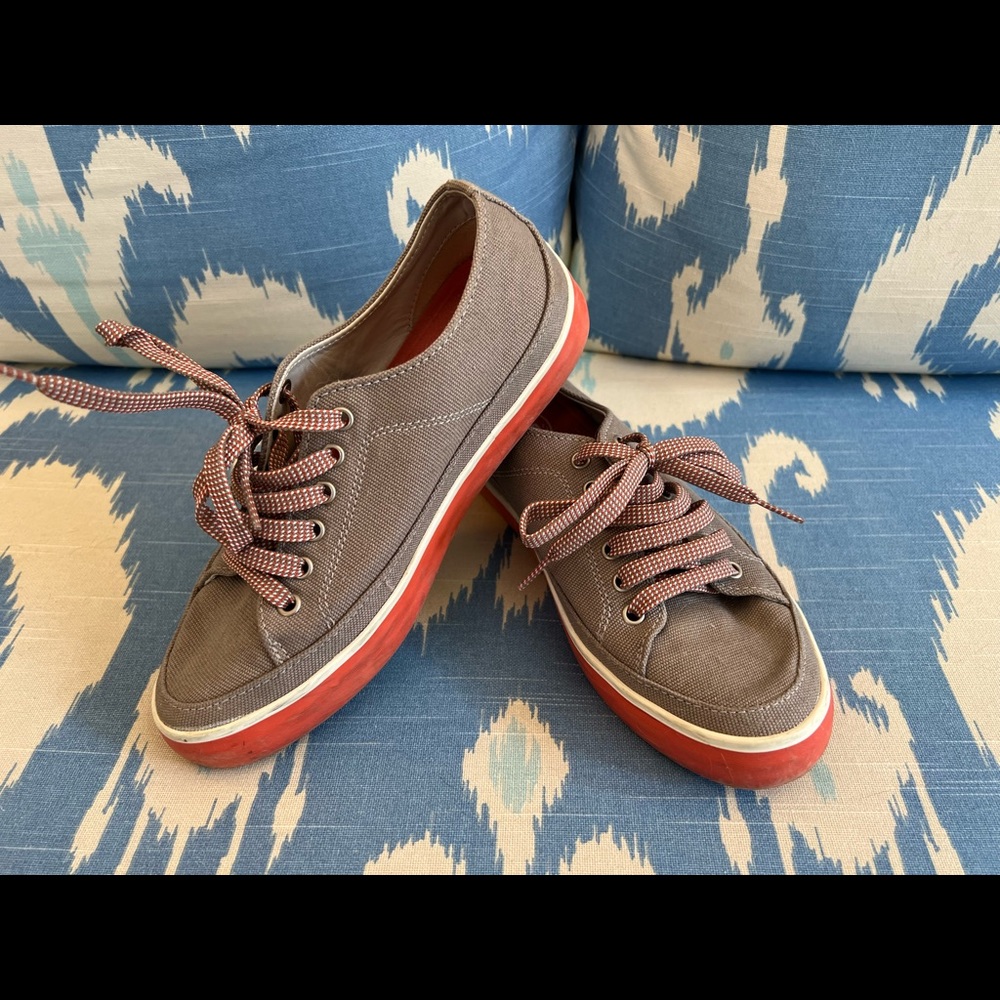FITFLOP canvas tennis shoes womens 6